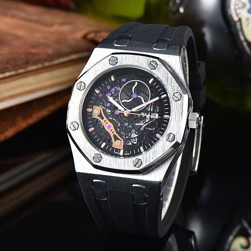 Hot Selling Classic Atmospheric Silver Lassa Dial European Oak Quartz Pointer Calendar Watch Batch Luxurious High Quality Watch_voghion.com