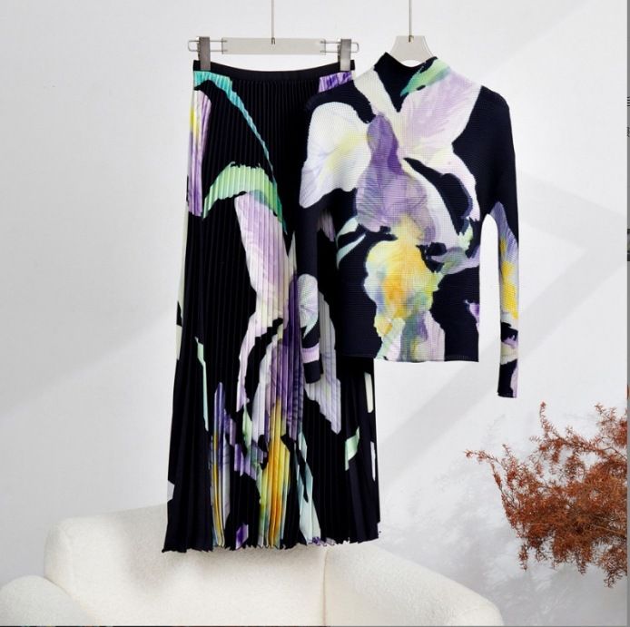 Moda donna autunno 2025 nuovo set due pezzi con top e gonna plissettati_voghion.com