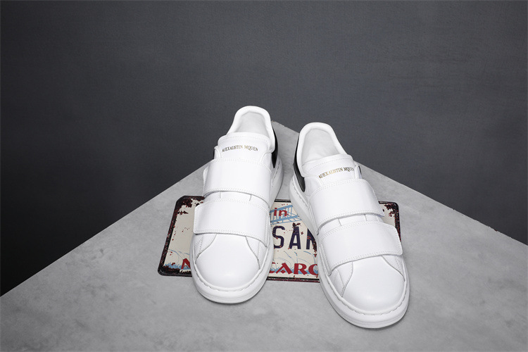 P Küçük Beyaz Ayakkabı Erkeklerin Kalın Tabanlı Yükseltilmiş Rahat Velcro Spor Ayakkabılarının Yeni Kore Versiyonu_voghion.com