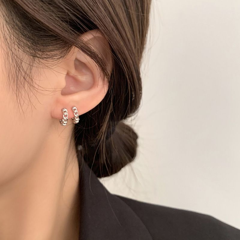 Retro niche chain earrings for women, simple and small temperament, cold style earrings, 2023 new trendy earrings and earrings_voghion.com