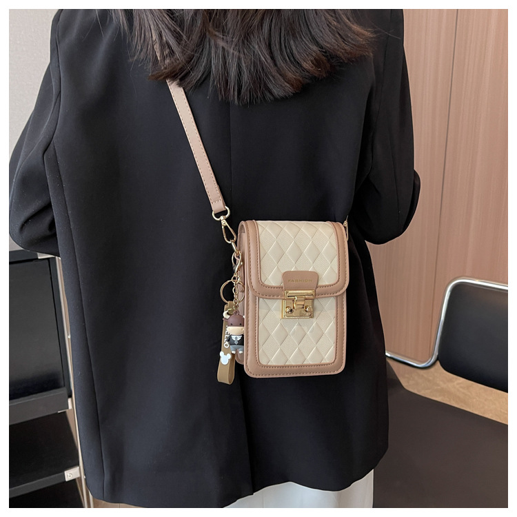 Borsa per cellulare Borsa da donna 2023 Nuova nicchia Borsa da donna Borsa a tracolla Borsa piccola all-match di lusso leggera a contrasto di colore_voghion.com