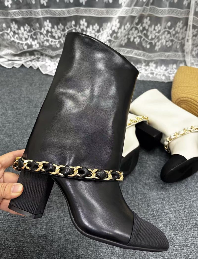 2025 Xiaoxiang New Product Flip Big Chain Thick Heel Trousers Boots Leather Short Boots High Heel Short Boots Fashion Boots Women's Boots_voghion.com