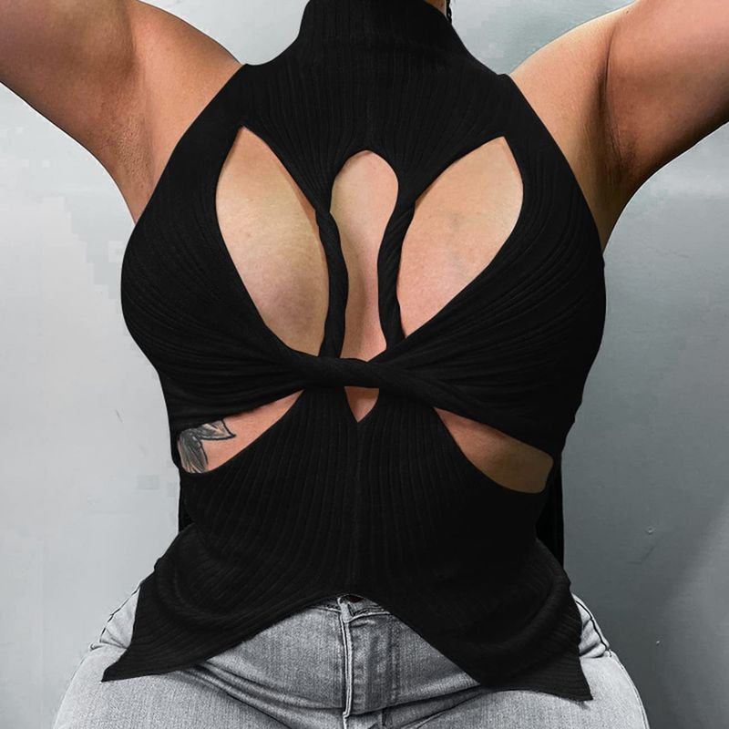 Canotta lavorata a maglia con ombelico aperto, tinta unita, senza maniche, con collo alto, asimmetrica, a trecce, primavera/estate 2023_voghion.com