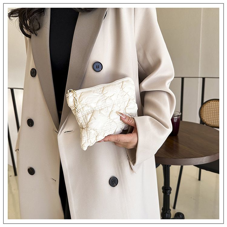 2024 new handheld wallet, embroidered diamond grid small bag, cute and versatile spare wallet, lightweight cloud card bag_voghion.com