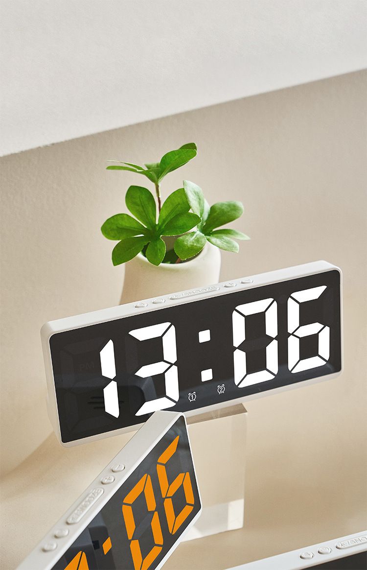 Zwei Sätze Wecker Einfache LED-Großbild-Digital-Schlafzimmer-Nachttischuhr im koreanischen Stil, Modeuhr 6628_voghion.com