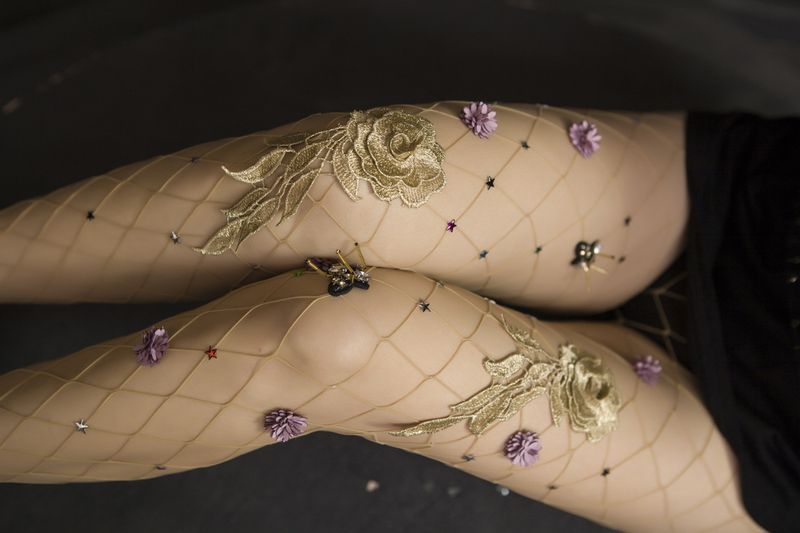 Calze a rete con fiori blu e calze a rete a maglie larghe e piccole, sexy e calde, transfrontaliere_voghion.com