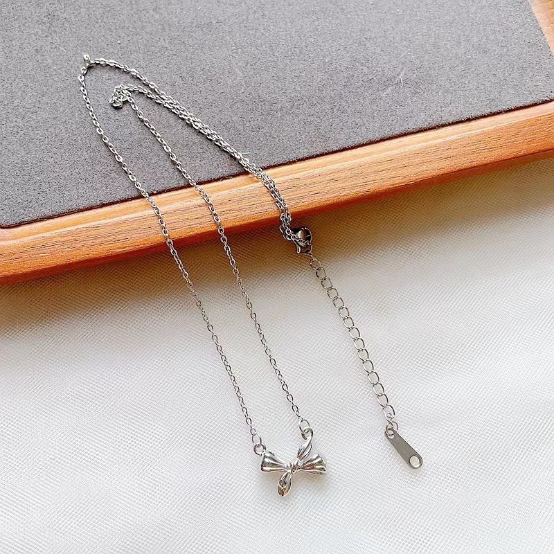 Collana di lusso leggera con design di nicchia coreano per donne, stile Ins, combinazione di perle, catena versatile per clavicola alla moda_voghion.com
