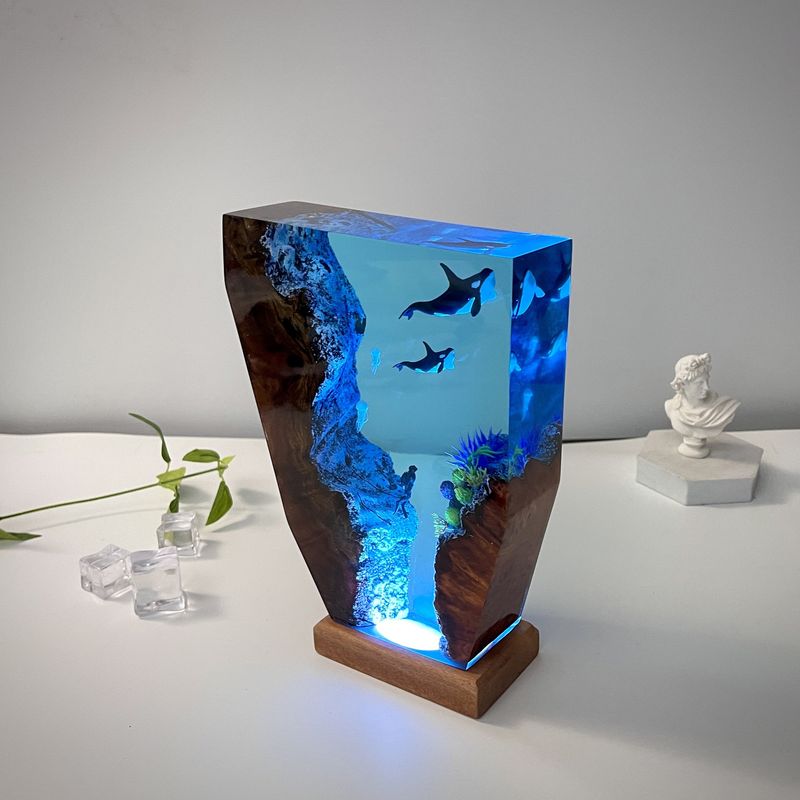 Lampada in resina con orca, cucciolo di tigre e balena, regalo per la mamma_voghion.com