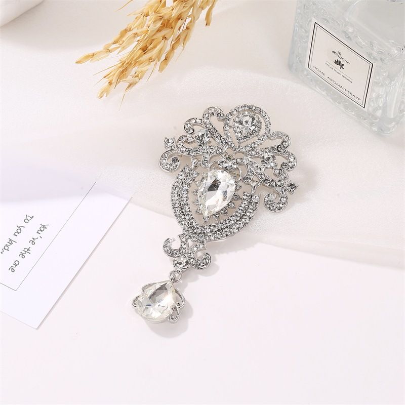 New hot selling temperament men's and women's brooches, fashionable glass scarf buckle, crown crystal coat, pin collar_voghion.com
