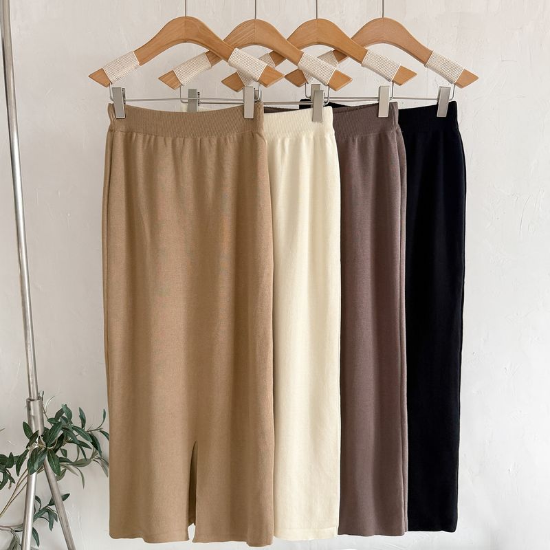 Elegante completo composto da t-shirt a maniche lunghe e gonna midi a vita alta - Completo in maglia due pezzi autunno/inverno per donna, elegante abbigliamento casual e da ufficio_voghion.com