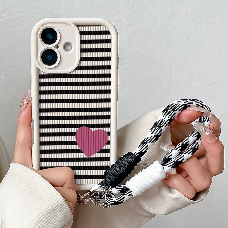 Étui de téléphone avec dragonne et chaîne de poignet pour iPhone 16 Pro Max Plus, motif cœur et rayures, en TPU souple, avec sangle de suspension et coque antichoc_voghion.com