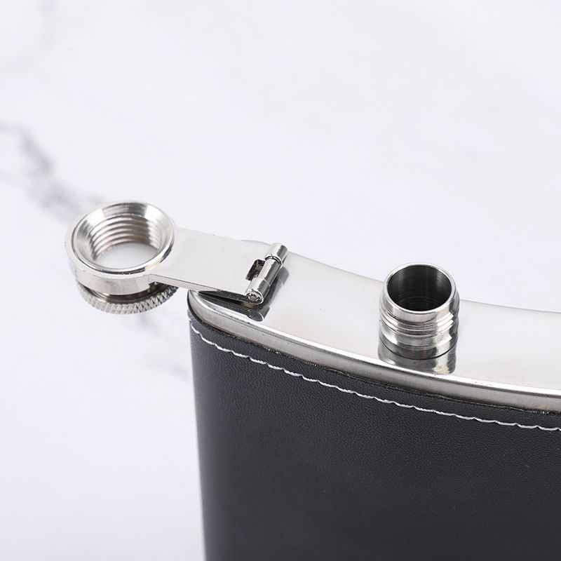 Factory Direct Supply Stainless Steel Portable 7oz Small Customizable Logo Gift Wine Flask Set EVA_voghion.com