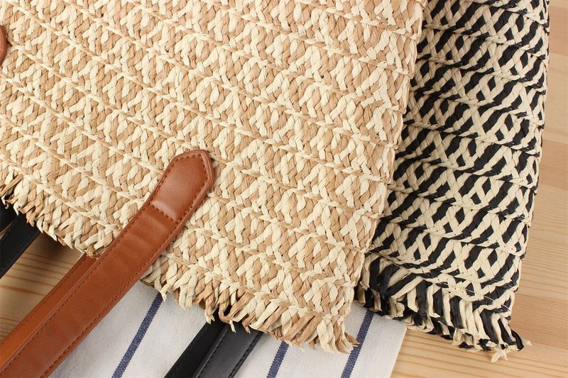 Borse da donna One Piece Drop Shipping Nuova borsa intrecciata in corda di paglia bicolore Borsa a tracolla alla moda per pendolari di grande capacità Borsa a secchiello con cestino di verdure_voghion.com