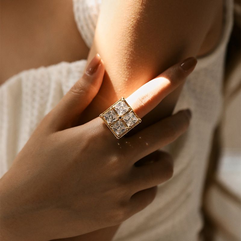 Anello di alta qualità in vero oro K placcato in ottone con design a farfalla e personalità, zircone, design squisito a goccia d'acqua_voghion.com