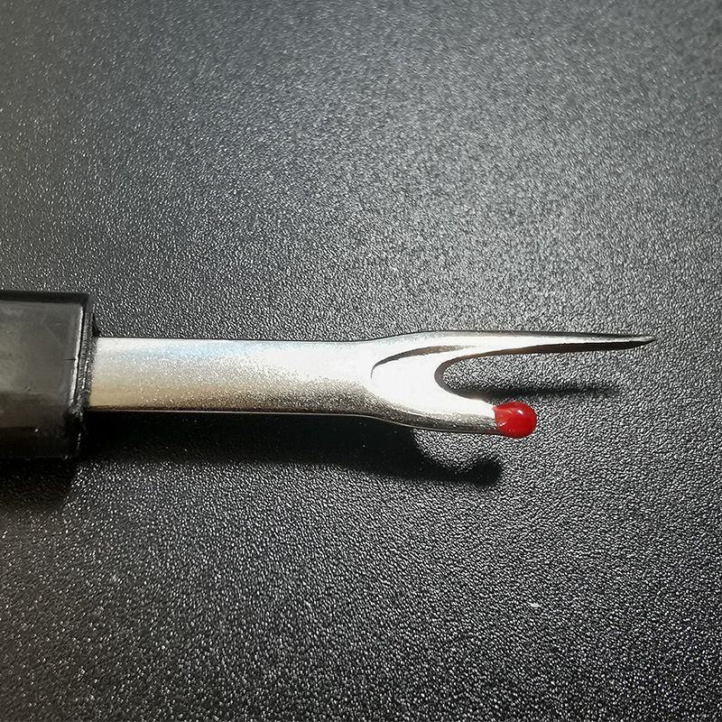1Pcs Faden Entferner Schwarz Faden Picker Kreuz Gewinde Werkzeug Öffnen Knopfloch Patchwork Mit Label Entfernung Messer Faden Entferner_voghion.com