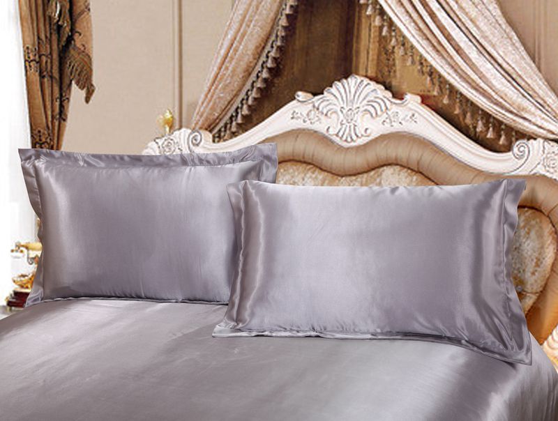 Parure de lit en satin de soie (Queen/King Size, couleur unie, respirante et hypoallergénique - Comprend un drap-housse, une housse de couette et des taies d'oreiller)_voghion.com
