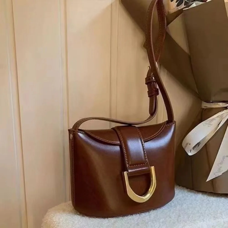 Fibbia a ferro di cavallo in metallo 2023 Autunno e inverno nuova mini borsa a tracolla casual a spalla singola tinta unita mini secchiello_voghion.com