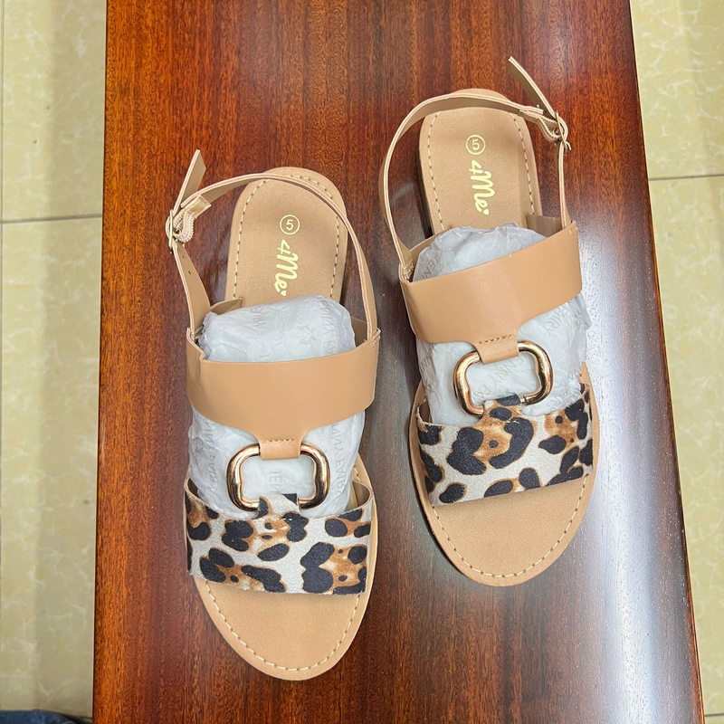 Scarpe da donna commerciano sandali piatti estivi di grandi dimensioni alla moda per le donne in ordine originale_voghion.com