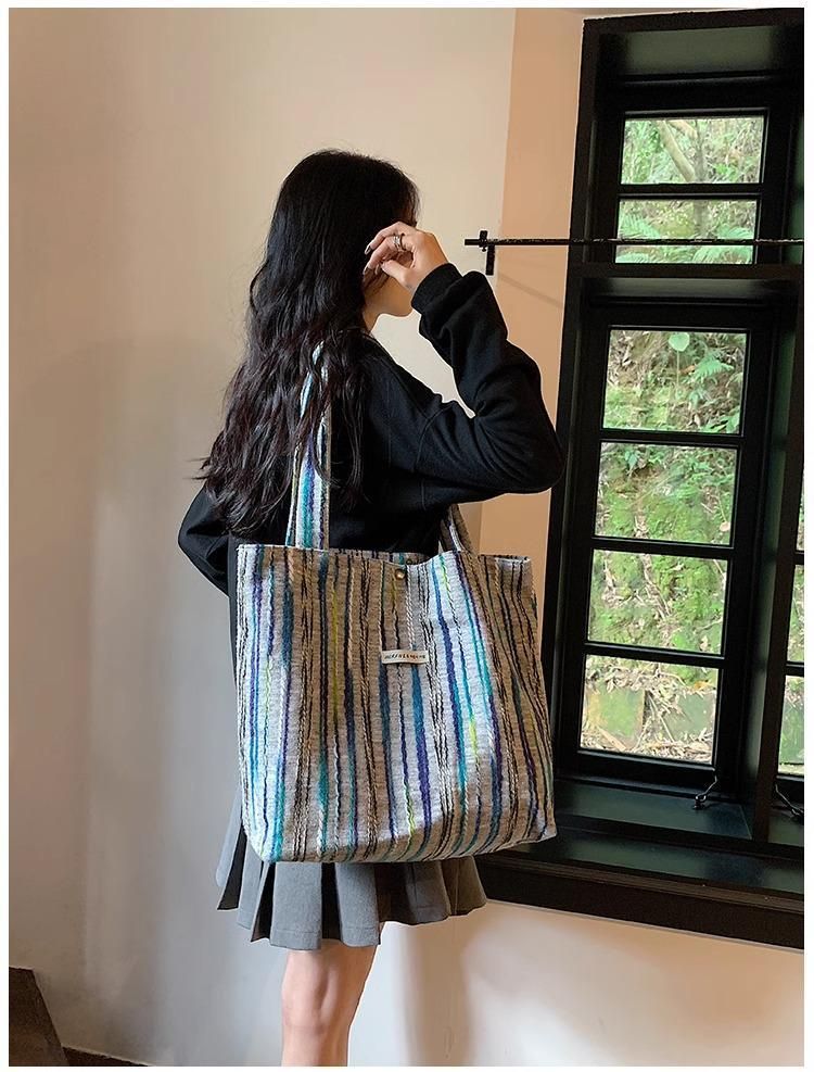 La popolare tela ispessita di UR per le donne di quest'anno, la nuova borsa tote da viaggio super hot versatile del 2024, borsa ascellare_voghion.com