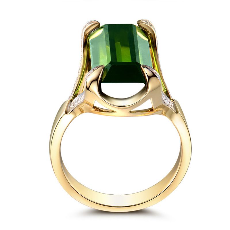 Luxury Emerald Green Gemstone Ring – Eagle Claw Prong-Set Statement Cocktail Ring | European Micro-Pavé Solitaire Jewelry_voghion.com