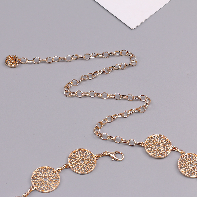 Cintura con catena in vita con decorazione circolare in metallo scavato, accessori moda donna_voghion.com