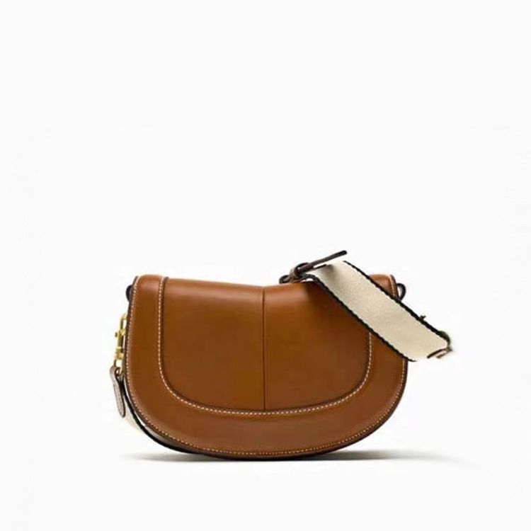 Hiszpańska damska torba typu crossbody z 2025 r. z magnetyczną klamrą i ozdobnymi przeszyciami_voghion.com
