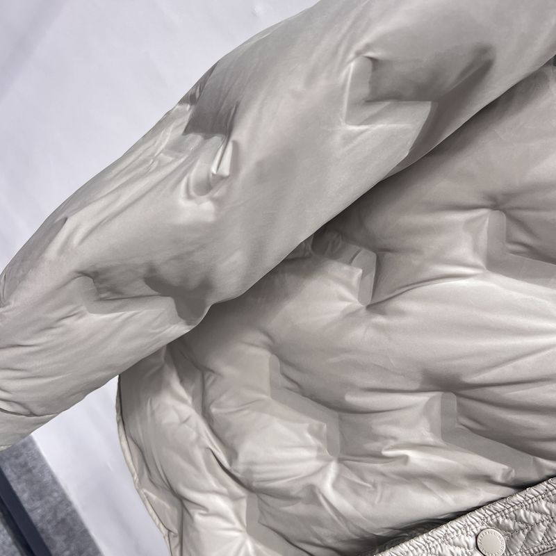 Vêtements pour hommes Nouvelle chemise en coton et soie résistante au froid pour hommes Motif d'épissure d'épissure de blé Petit revers Mince Mode Veste en coton et soie pour hommes_voghion.com