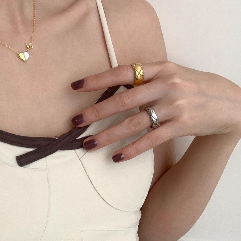 Non chiedere alla signorina alla moda, versatile, anello con diamanti impilabili, largo e stretto, classico_voghion.com