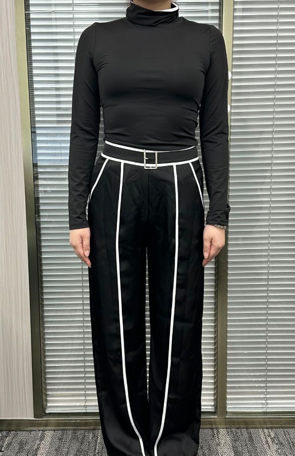 Completo da donna elegante con collo alto, bordo a contrasto, dolcevita in maglia e pantaloni a gamba larga – Abbigliamento da ufficio snellente per donna, elegante e comodo da indossare_voghion.com