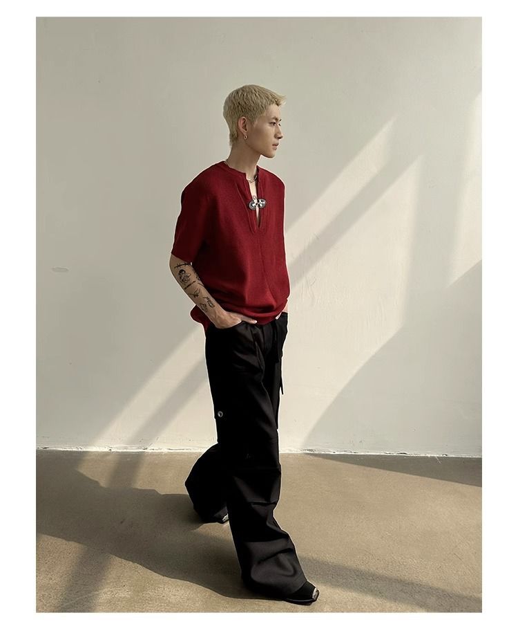 Maglietta estiva da uomo con fibbia in pelle, scollo a V, maglia sottile a maniche corte, di nicchia e alla moda._voghion.com