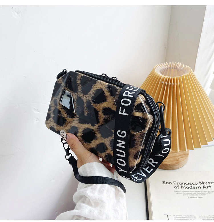 Mochila pequeña de un solo hombro con cremallera para mujer, bolso bandolera diagonal color caramelo, novedad de 2023_voghion.com