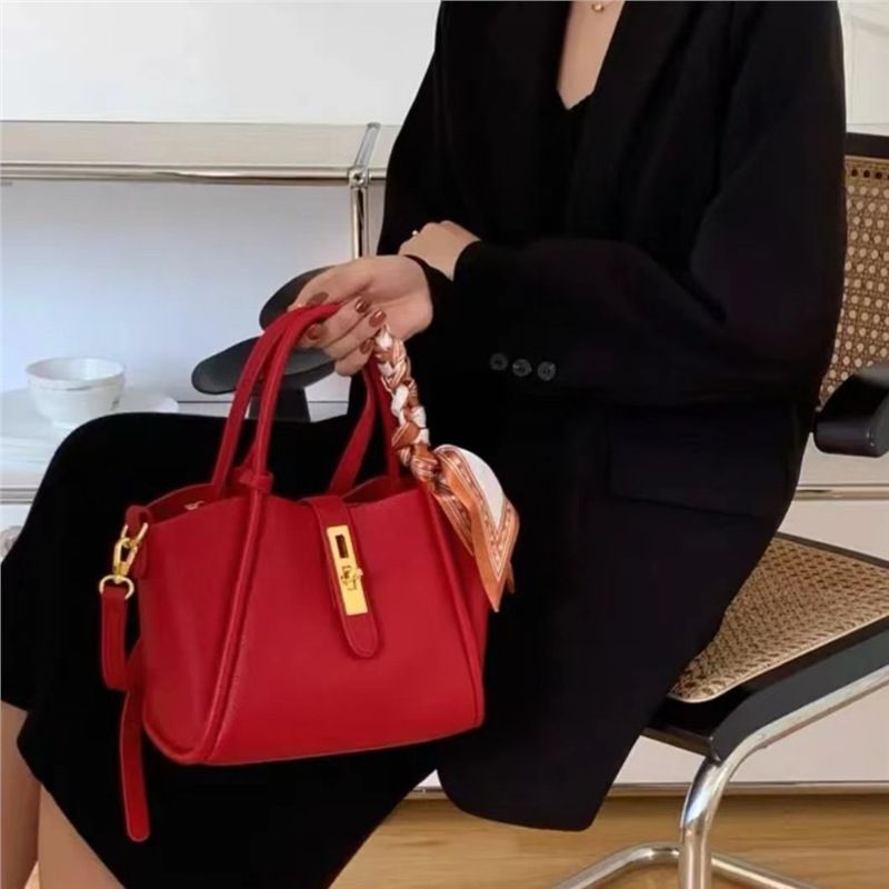 Women's Large Capacity Bucket Women 2025 New Crossbody Handbag Red Bride Wedding Bag_voghion.com