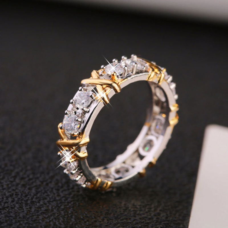 Tendencia de moda Venta caliente Nuevos productos de Europa y América Anillo cruzado de circonio lujoso y brillante Pulsera circular simple de moda para mujer_voghion.com