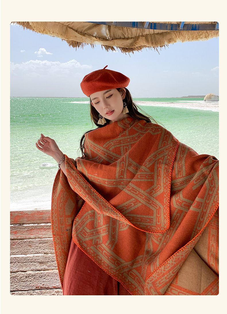 Xinjiang Xizang turisztikai kendő, női etnikai szélköpeny meleg sivatagi füves területtel ősszel és télen_voghion.com