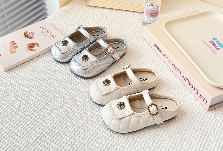 Sandali chiusi per bambini, estate 2025, nuove scarpe da principessa per ragazze, stile coreano Little Chane, suola morbida, cinturino singolo_voghion.com