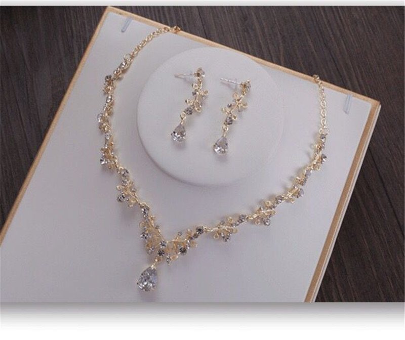 2020 New Bridal Necklace Crown Three-piece Set Alloy Inlaid with Rhinestone Tiara Birthday Crown Wedding Dress Accessories_voghion.com