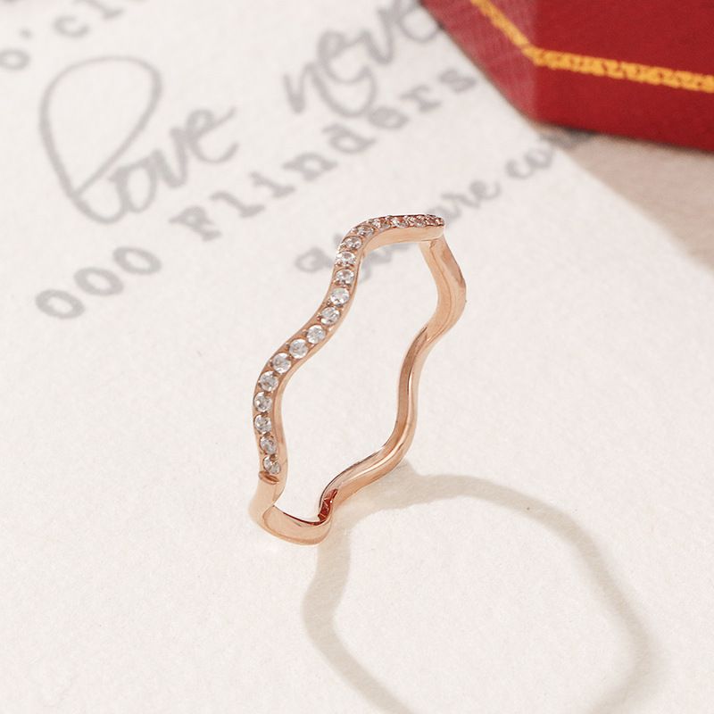 2025 Neue Luxus-High-End-Mikro-Paved Diamond Wave für Frauen Titanstahl vergoldet minimalistischen Stil Index feiner_voghion.com