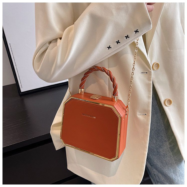 Borsa da donna: borsa a forma di scatola alla moda, semplice, versatile, Celebrity 2023 Nuova borsa a tracolla a catena squisita per donna_voghion.com