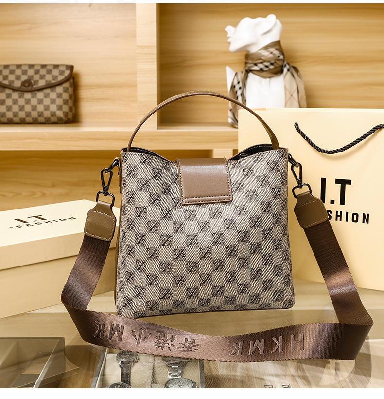 Women's Bags 2024 New Large-capacity Bucket Bag Fashion Popular Handheld Shoulder Bag Versatile Texture Diagonal Cross Bag Tide_voghion.com