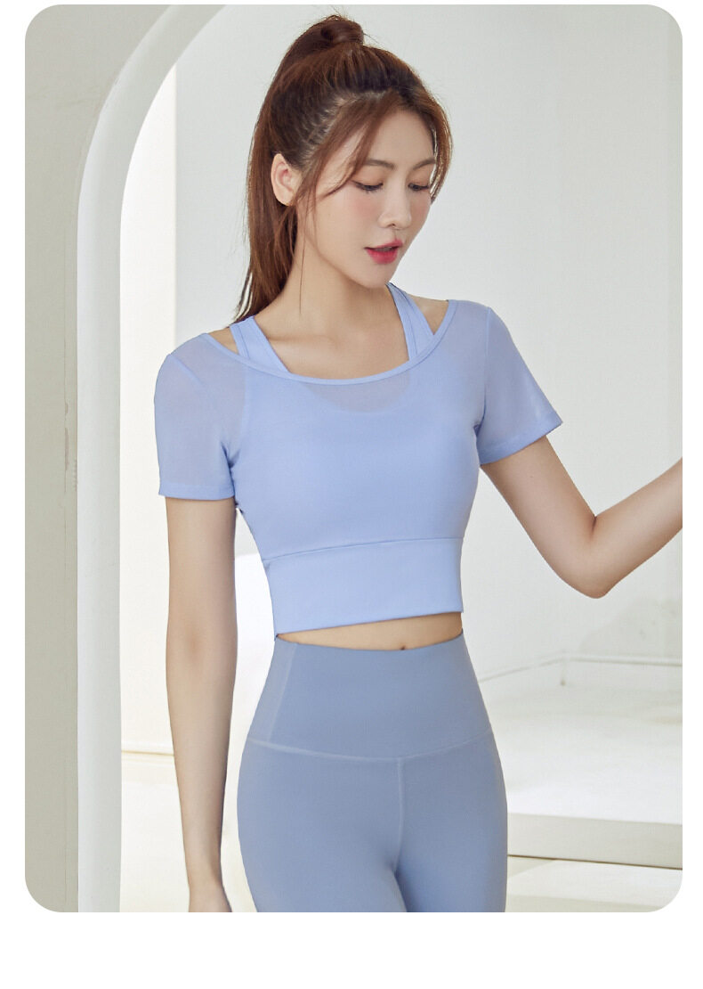SUPERFLOWER New Women's Comfortable Yoga Top with Fixed Padded Mesh and Breathable Fabric 2 in 1 Style Fiess Shirt_voghion.com