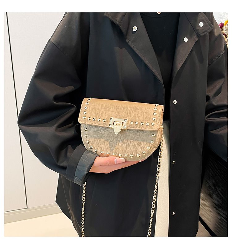 Moda casual semplice rivetto 2025 primavera personalità tendenza moda borsa a tracolla spalla sella_voghion.com