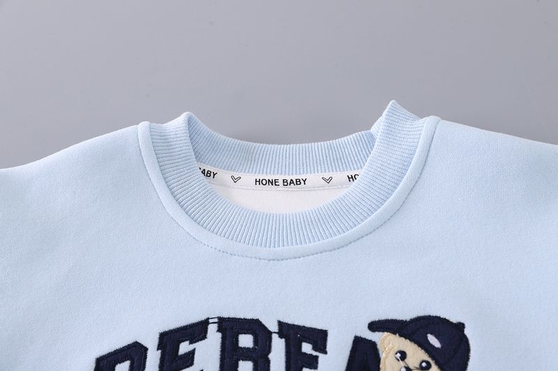 Completo due pezzi con felpa e pantaloni per bambini, motivo: orsetto inglese, primavera/autunno 2025_voghion.com