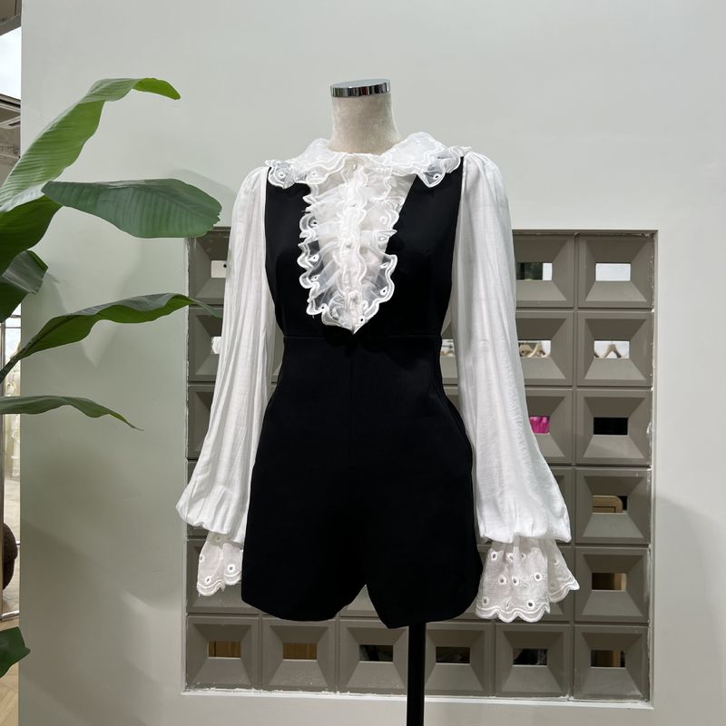 Damenbekleidung Beliebtes Slim-Set aus bestickter Spitzenbluse mit Trägerhose im Frühherbststil, bestickte Spitzenbluse + Hosenträger-Shorts_voghion.com
