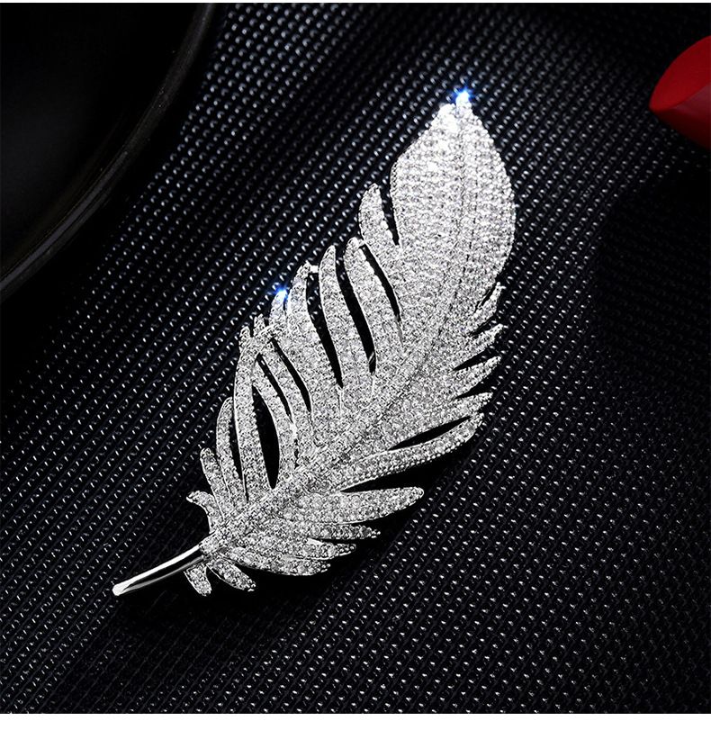 Koreaanse versie van een vrouwenpak met zirkoonveren, eenvoudige en modieuze broche voor jasaccessoires_voghion.com