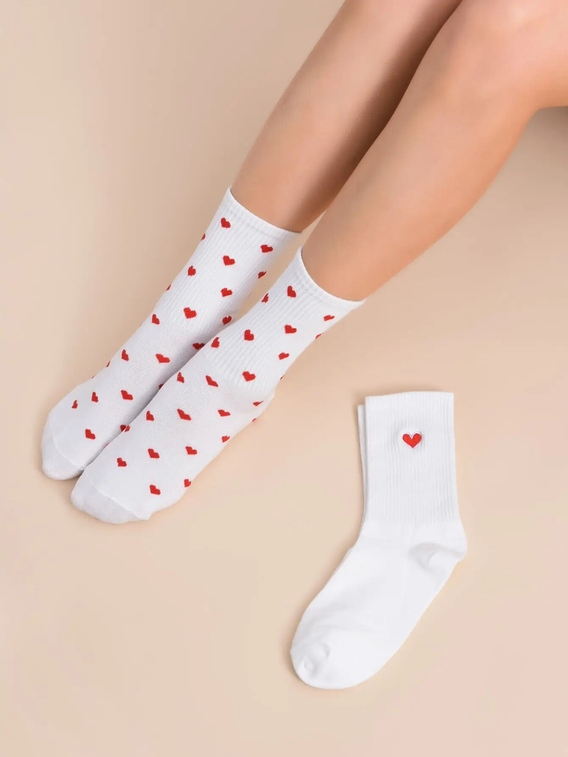 2 Pairs Women Middle Stockings Set Red Heart Pattern in White Socks Fashion Breathable For Female Casual Style_voghion.com