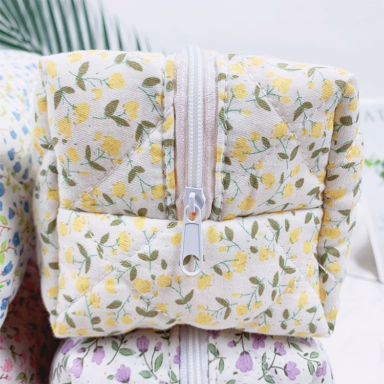 Borsa da toilette minimalista in cotone trapuntato, borsa portaoggetti portatile, nuova borsa per il trucco 2025_voghion.com