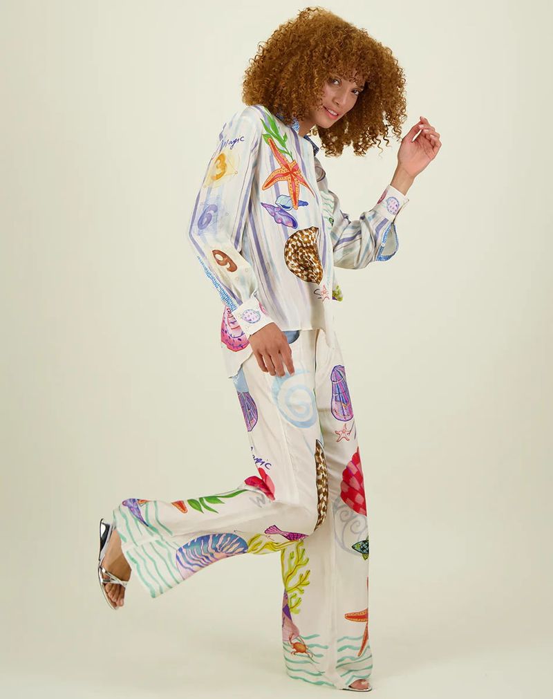 Nuovo set di due pezzi con camicia e pantaloni casual personalizzati con stampa graffiti in raso 2024_voghion.com