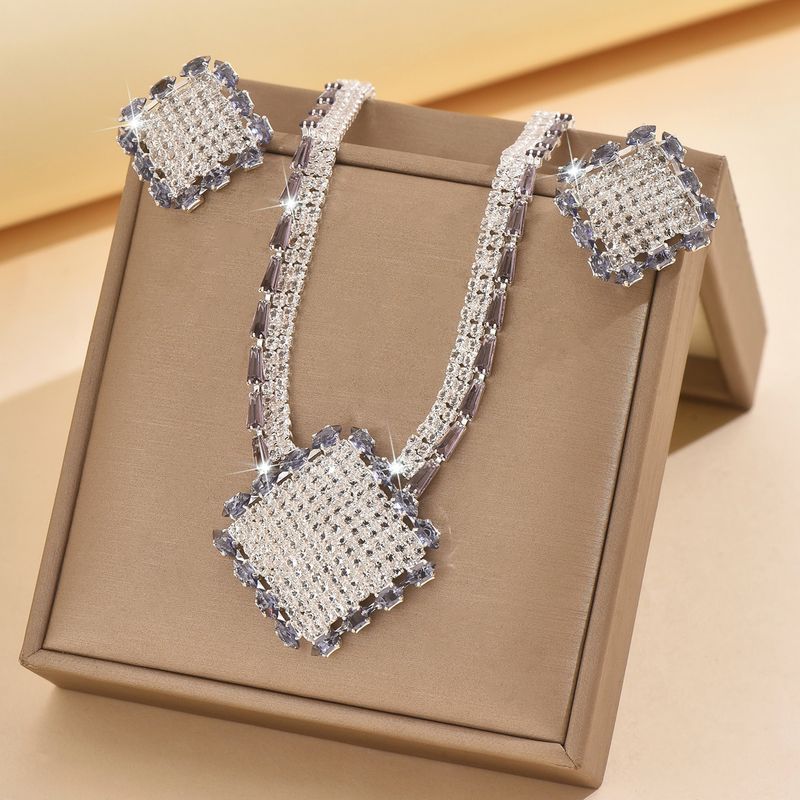 Set di gioielli da donna, set di gioielli alla moda, collana e orecchini di lusso con strass scintillanti, gioielli alla moda con nappe a forma di ventaglio per le donne_voghion.com