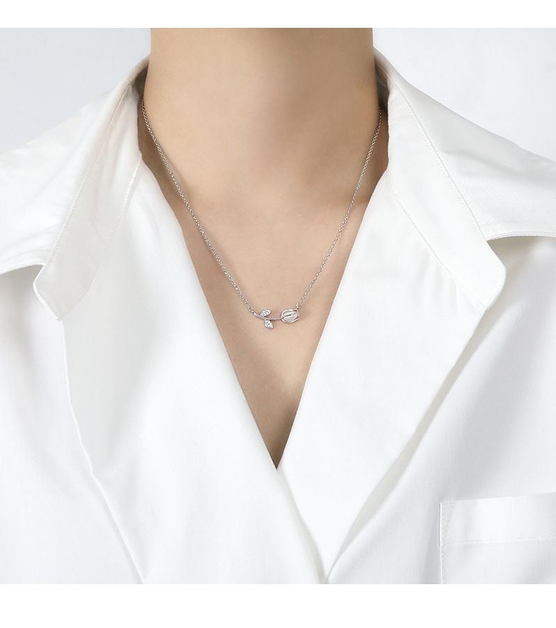 Opal Rose Pendant Collarbone Chain Niche Design High-end Chalcedony Tulip Necklace_voghion.com