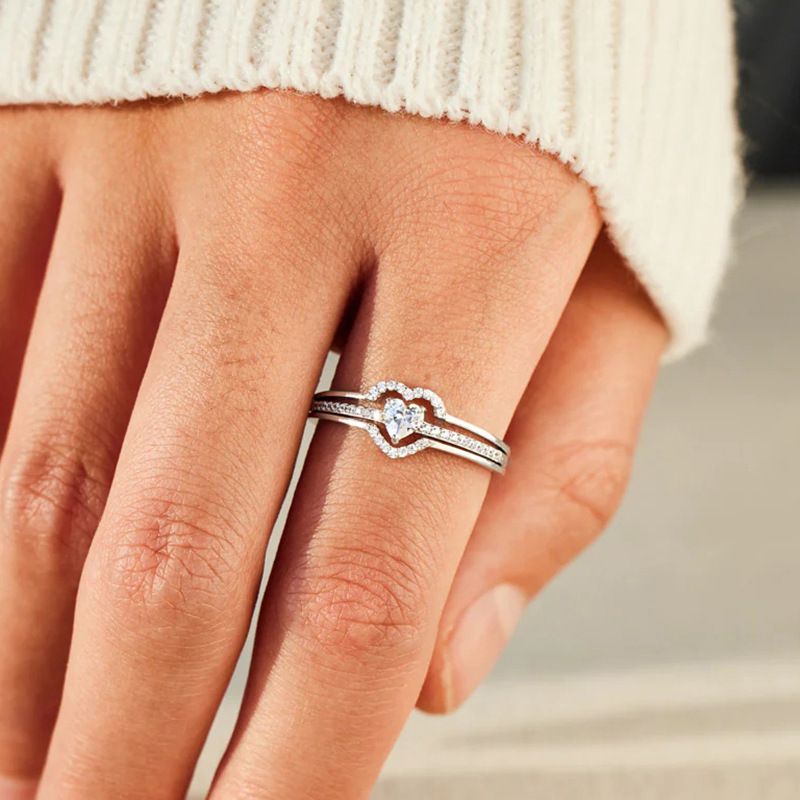 Anello dolce e squisito con design a doppio cuore di pesca di Cao Shi e zirconi intarsiati da donna, perfetto per i gioielli di tutti i giorni._voghion.com